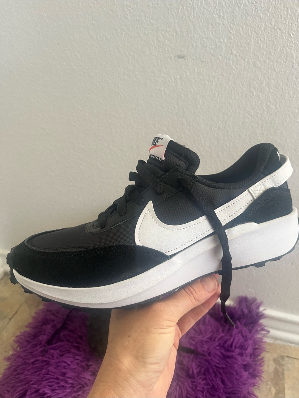 Nike Women’s Black & White Low-Top Sneakers - Picture 6 of 8